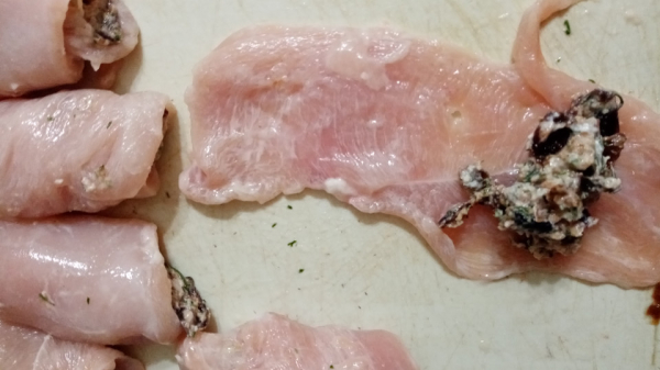 Куриные рулетики из филе с черносливом и орехами — подробный рецепт приготовления